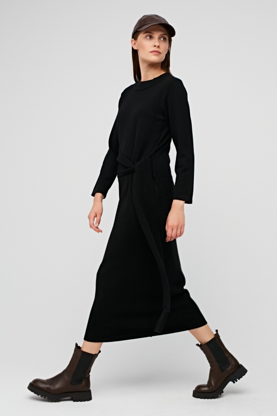 Długa czarna sukienka dzianinowa z wełną merynosową