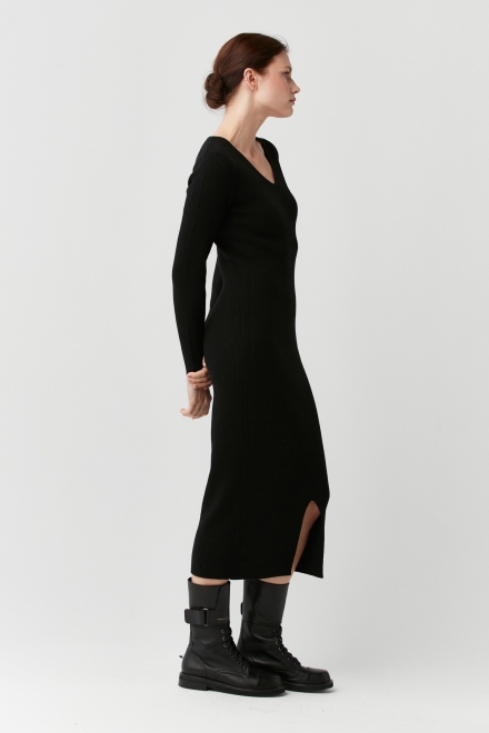 Czarna sukienka z wełną merynosową midi
